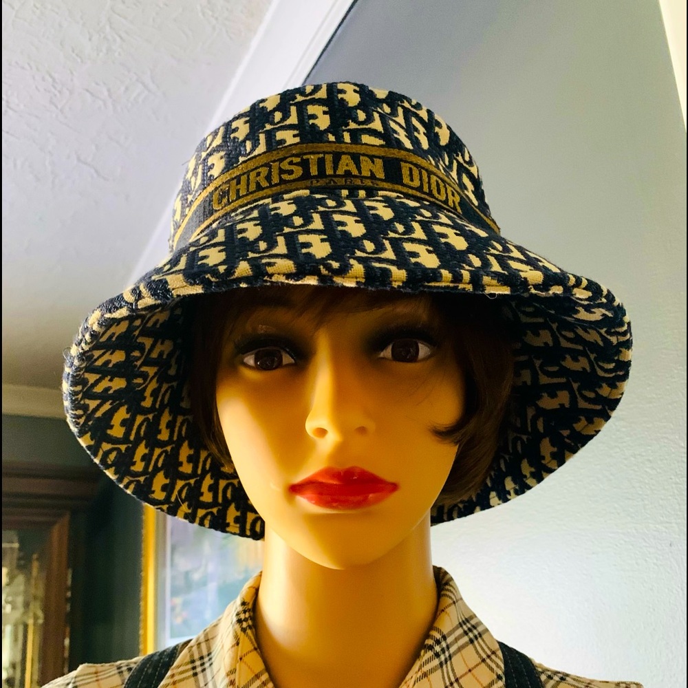 Bucket Hat